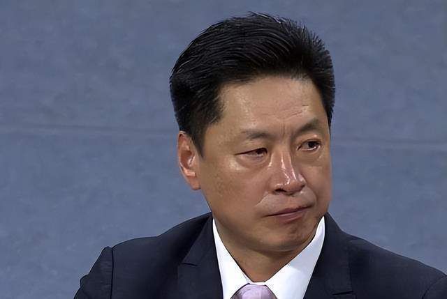 易边再战，虽然第三节刚开始老鹰延续状态将分差拉大到两位数，但随着公牛外线手感的复苏他们抹平分差。